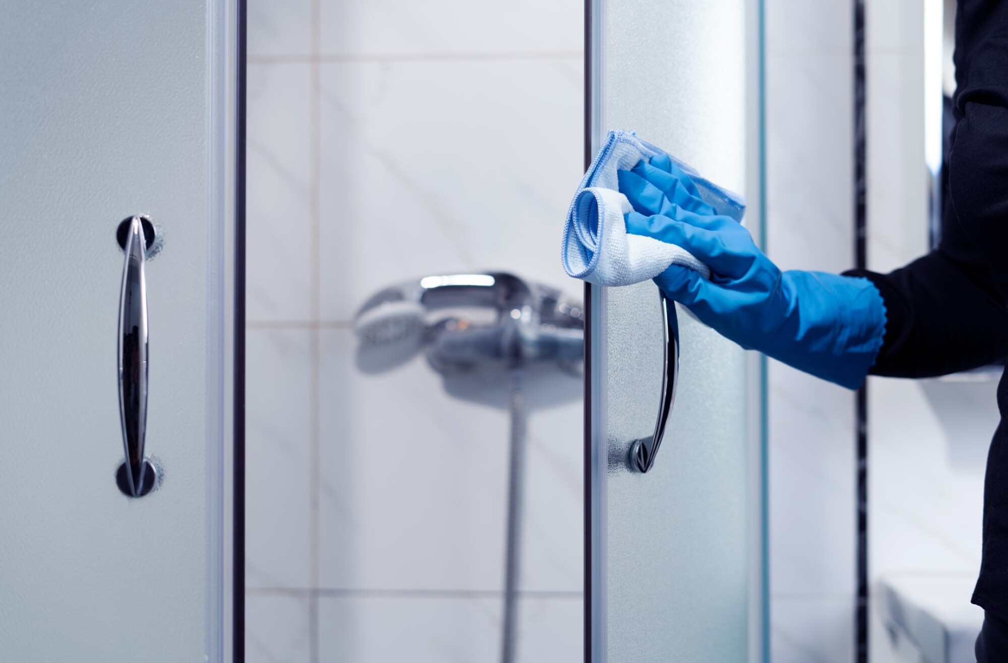 Nettoyage de cabine de douche