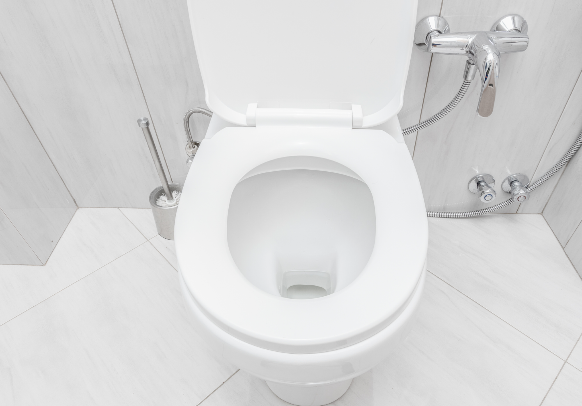 Pose de cuvette WC compacte