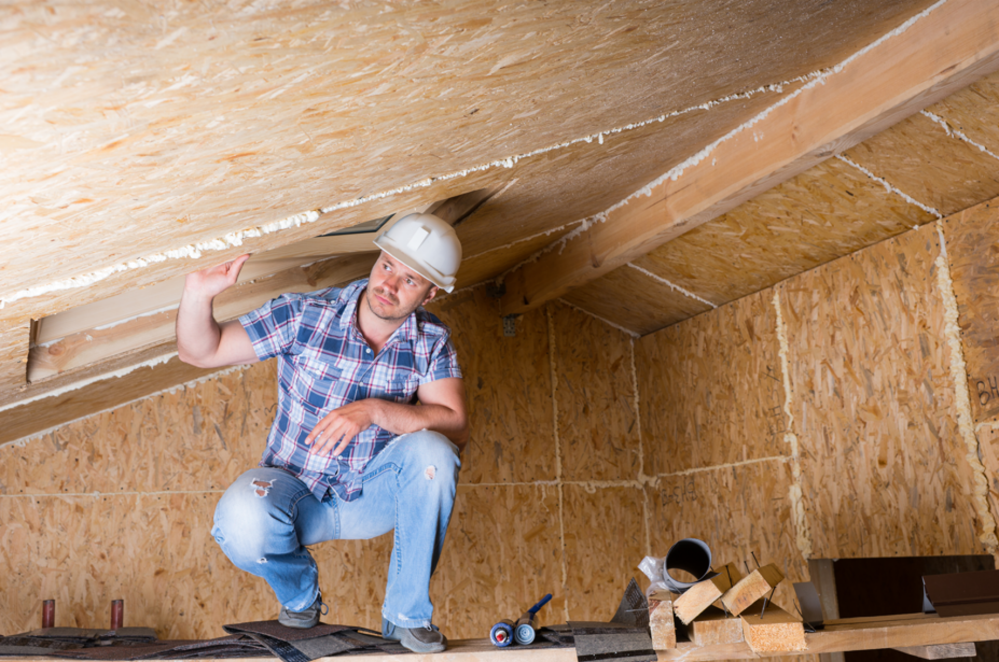 Pose de plafonds dans combles