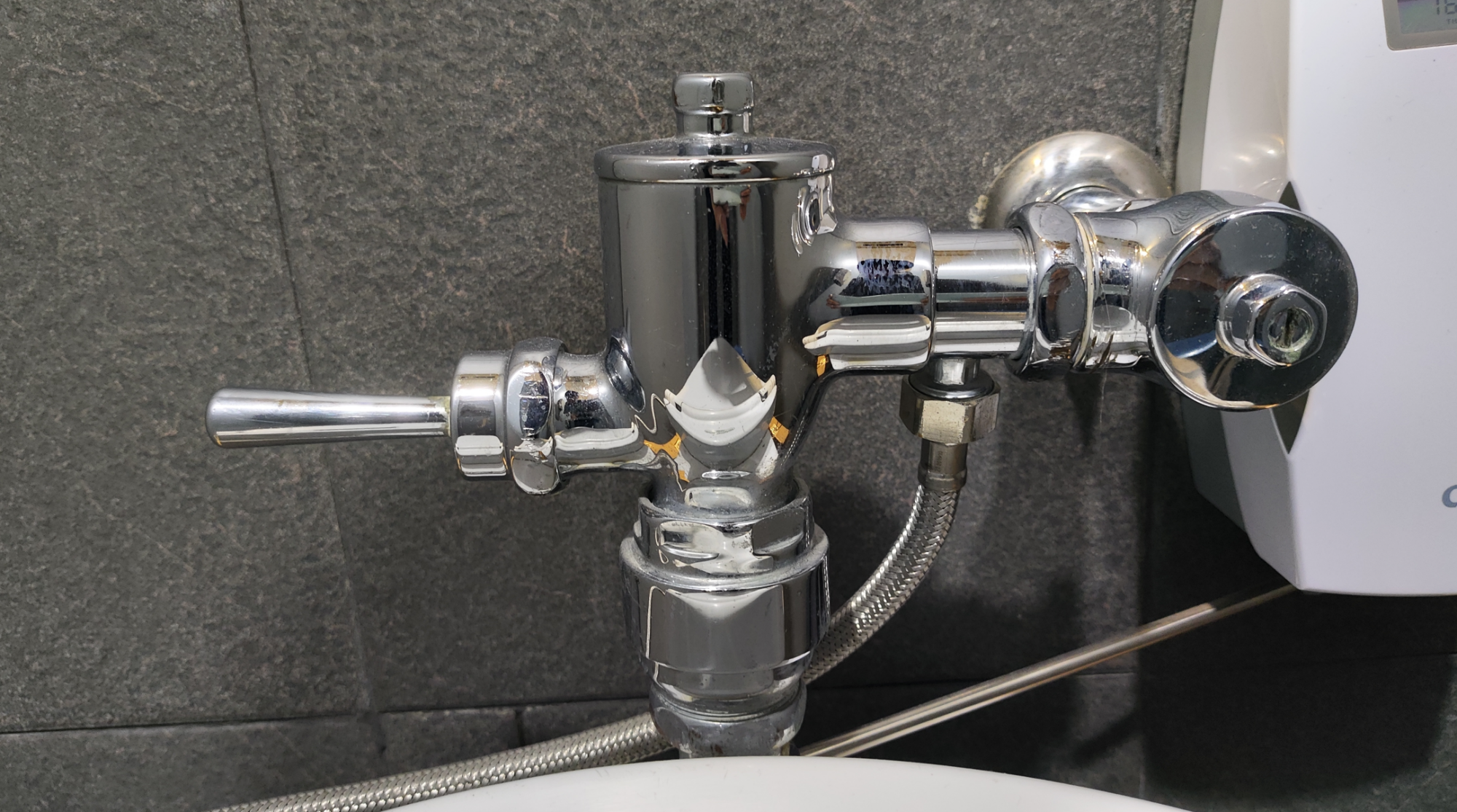 Raccordement de WC à la plomberie