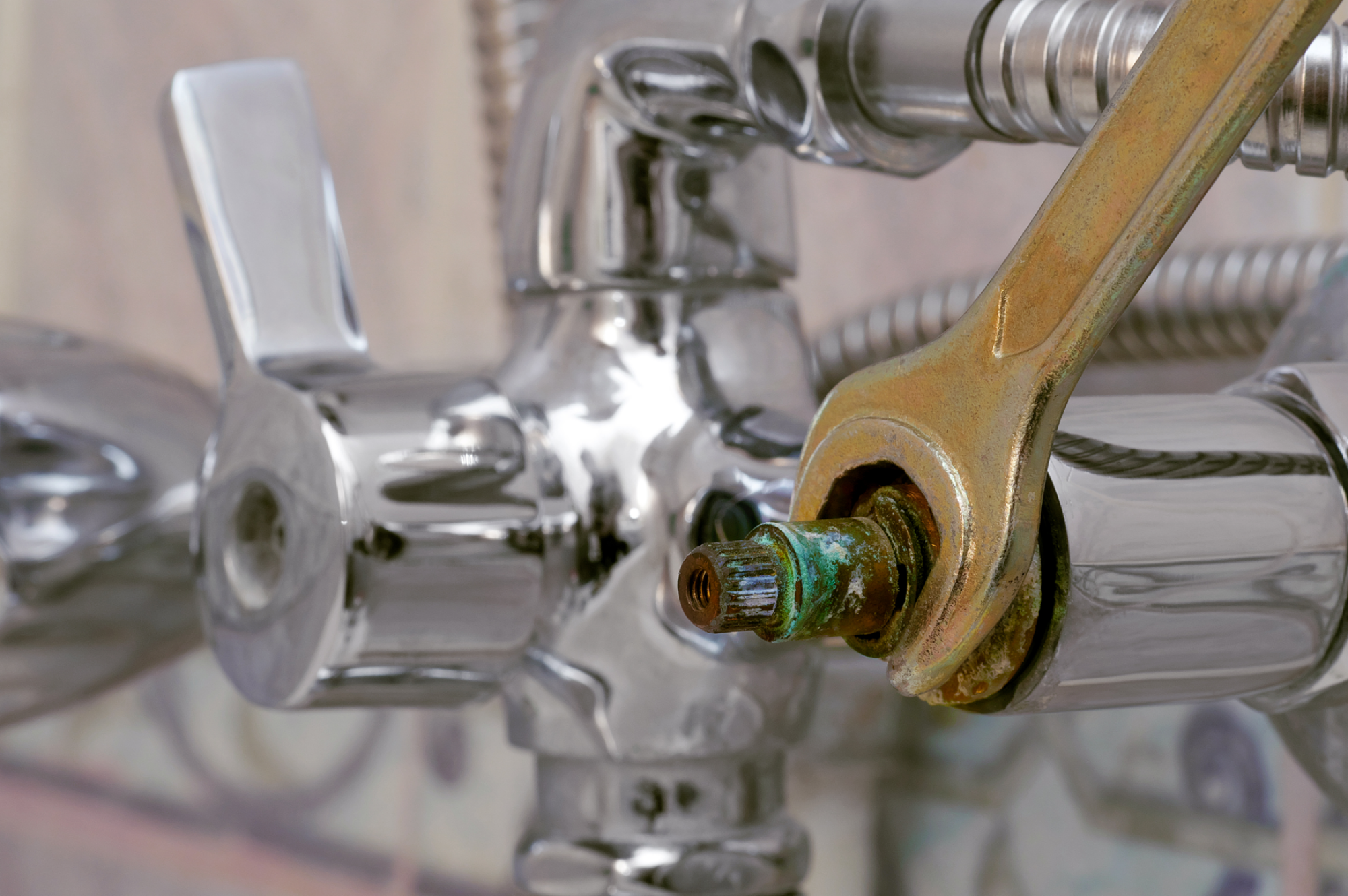 Remplacement de mélangeur de salle de bain