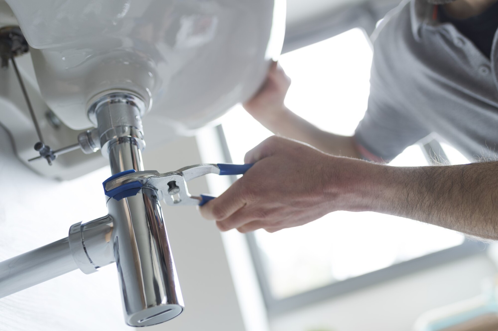 Réparation siphon de lavabo