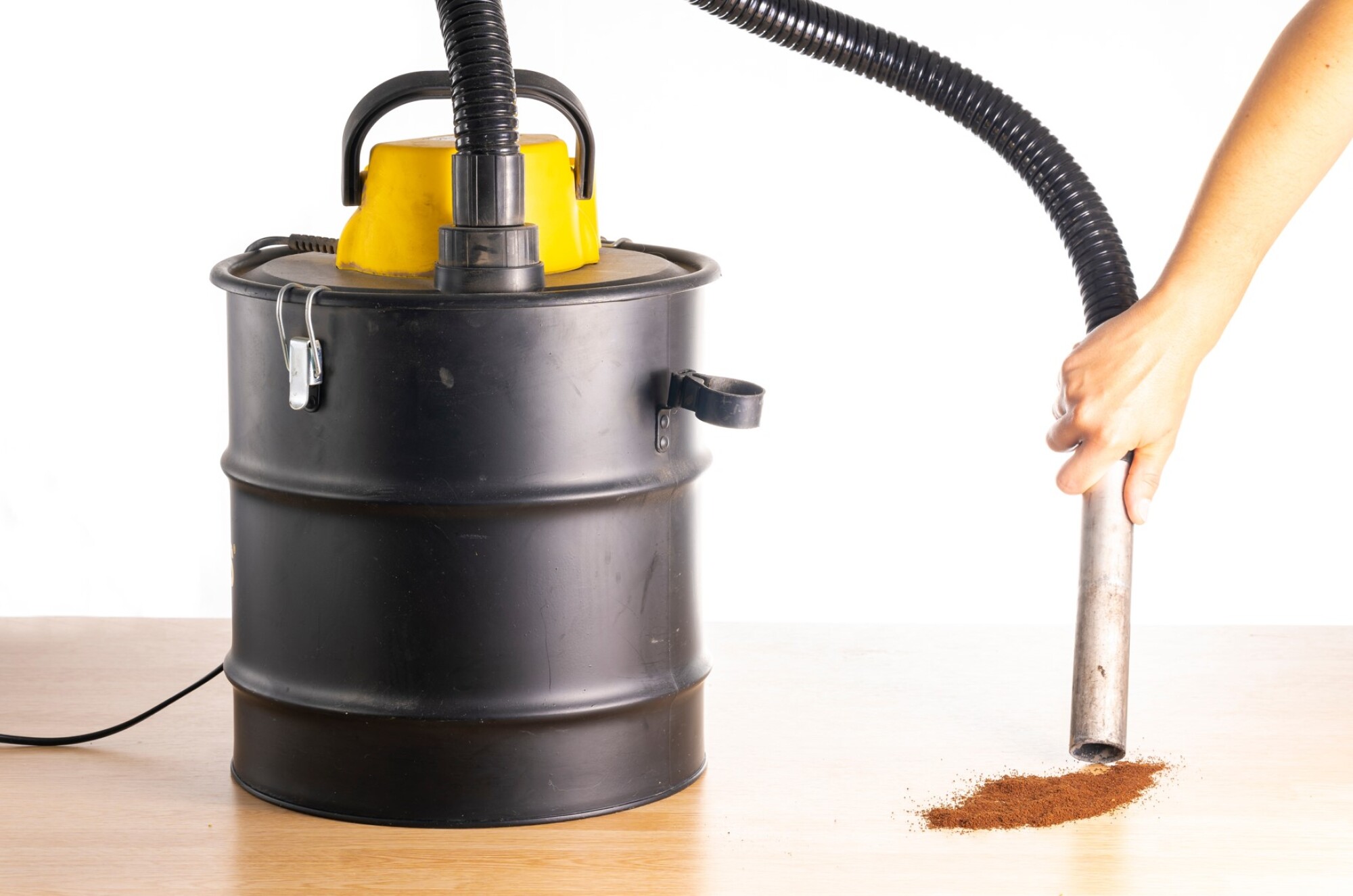 Aspirateur à cendres