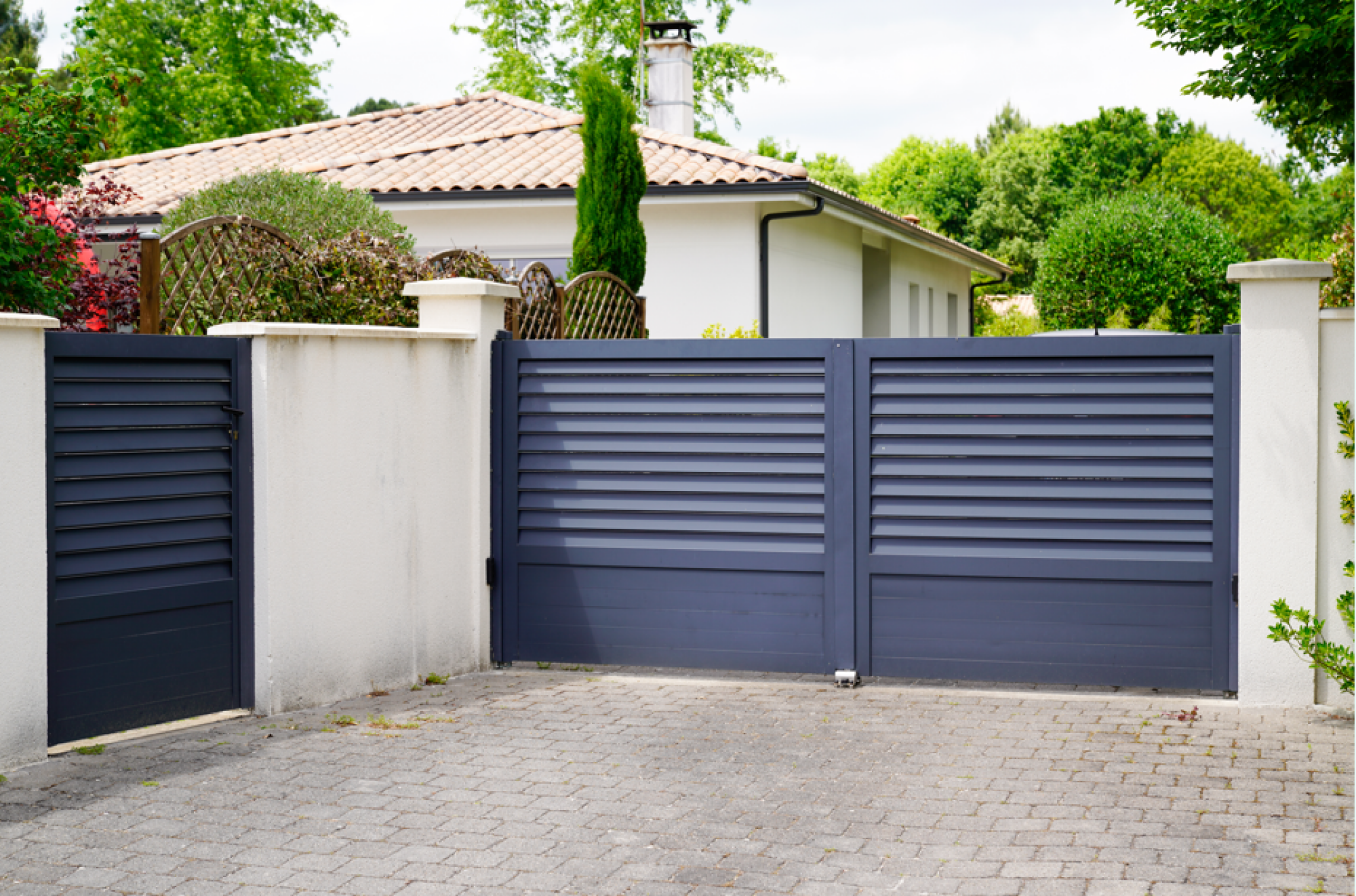 Pose de portails avec ouverture latérale