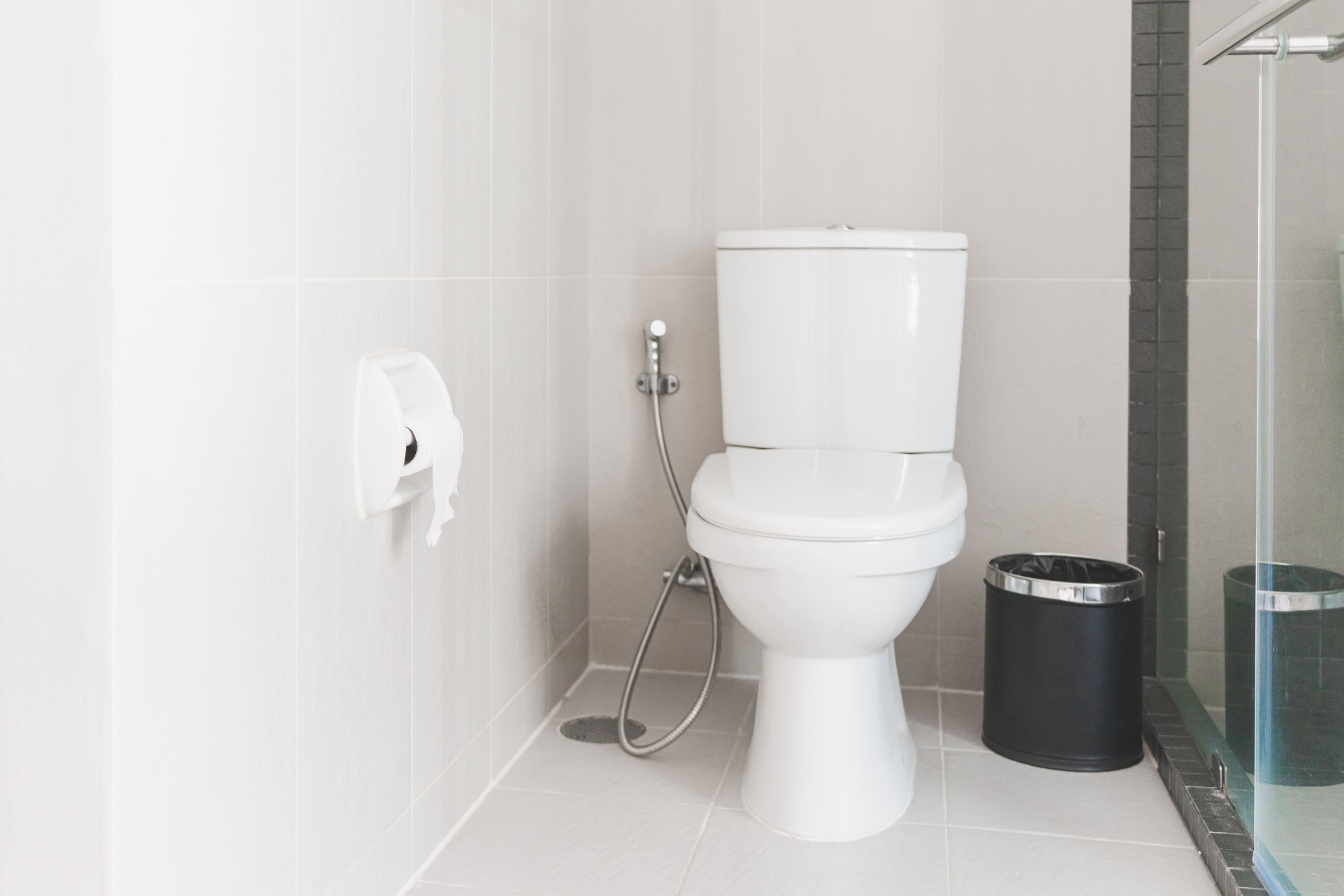 Installation de wc dans une salle de bain