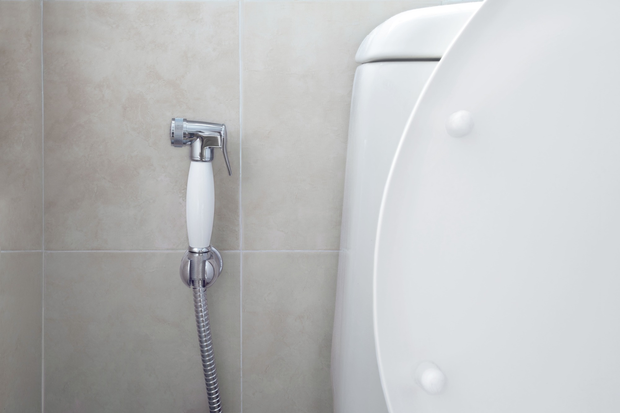 Installation d'une douchette wc