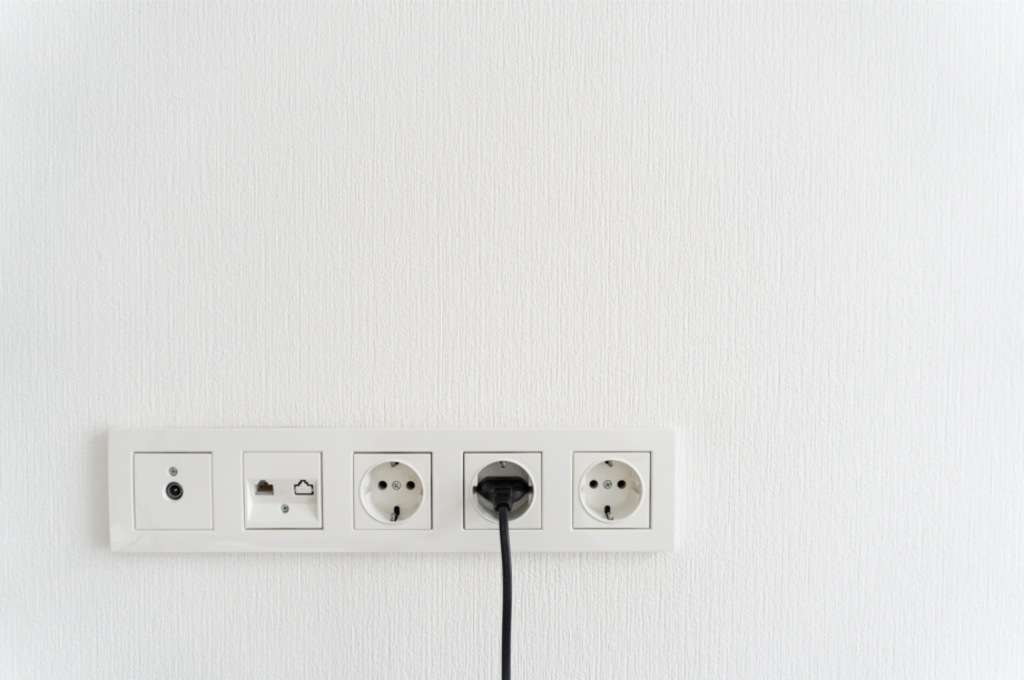 Pose de multiprise murale