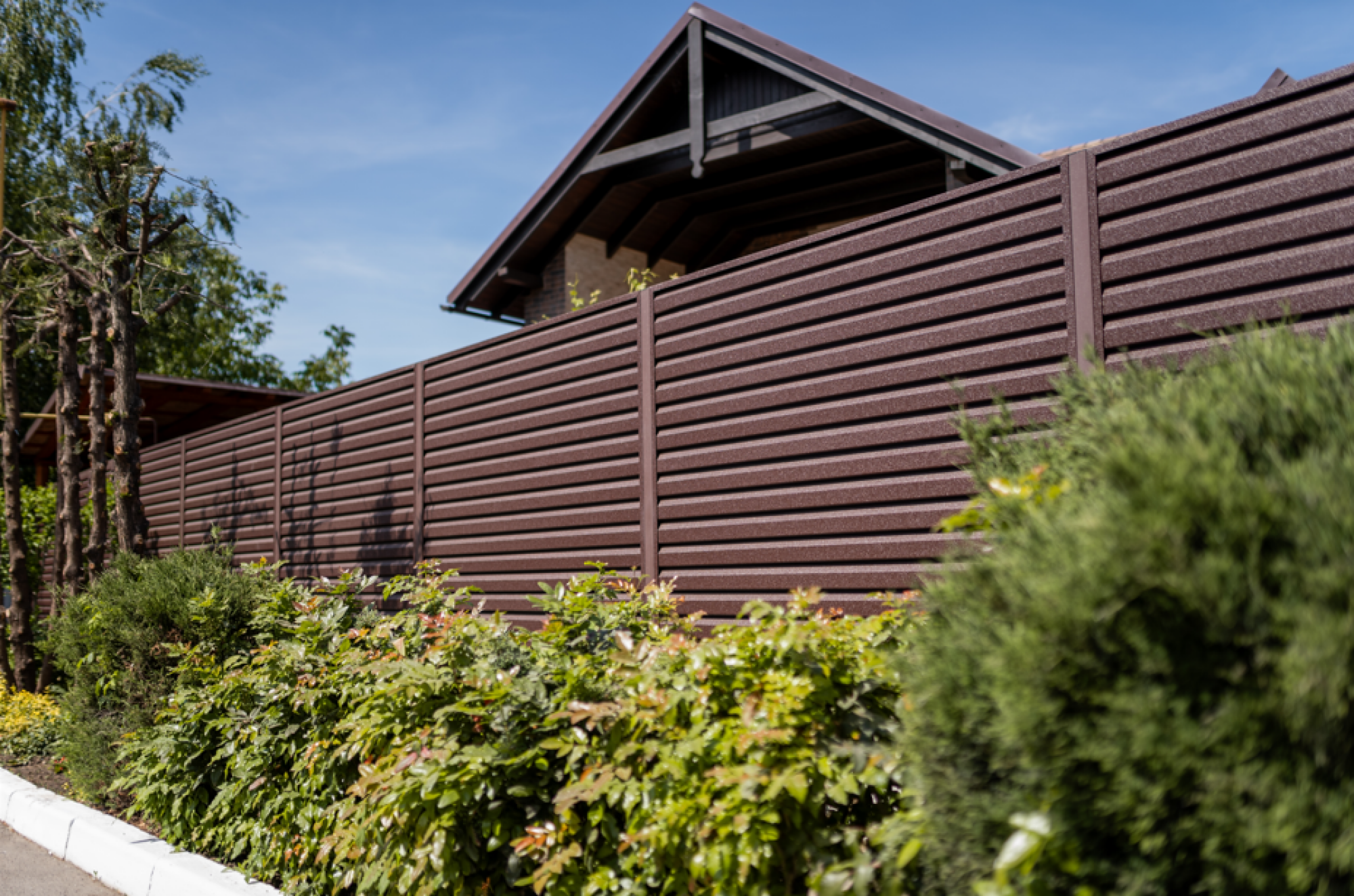 Installation de clôture composite