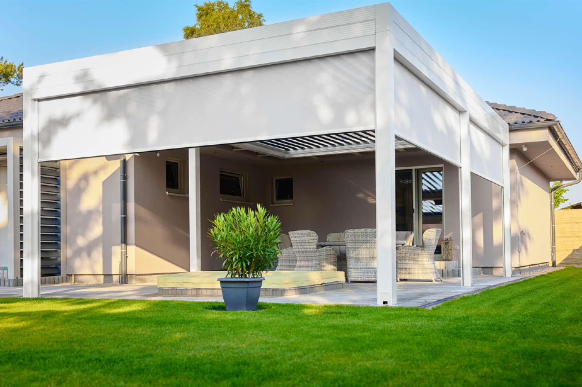 Installation de pergola pour salon de jardin