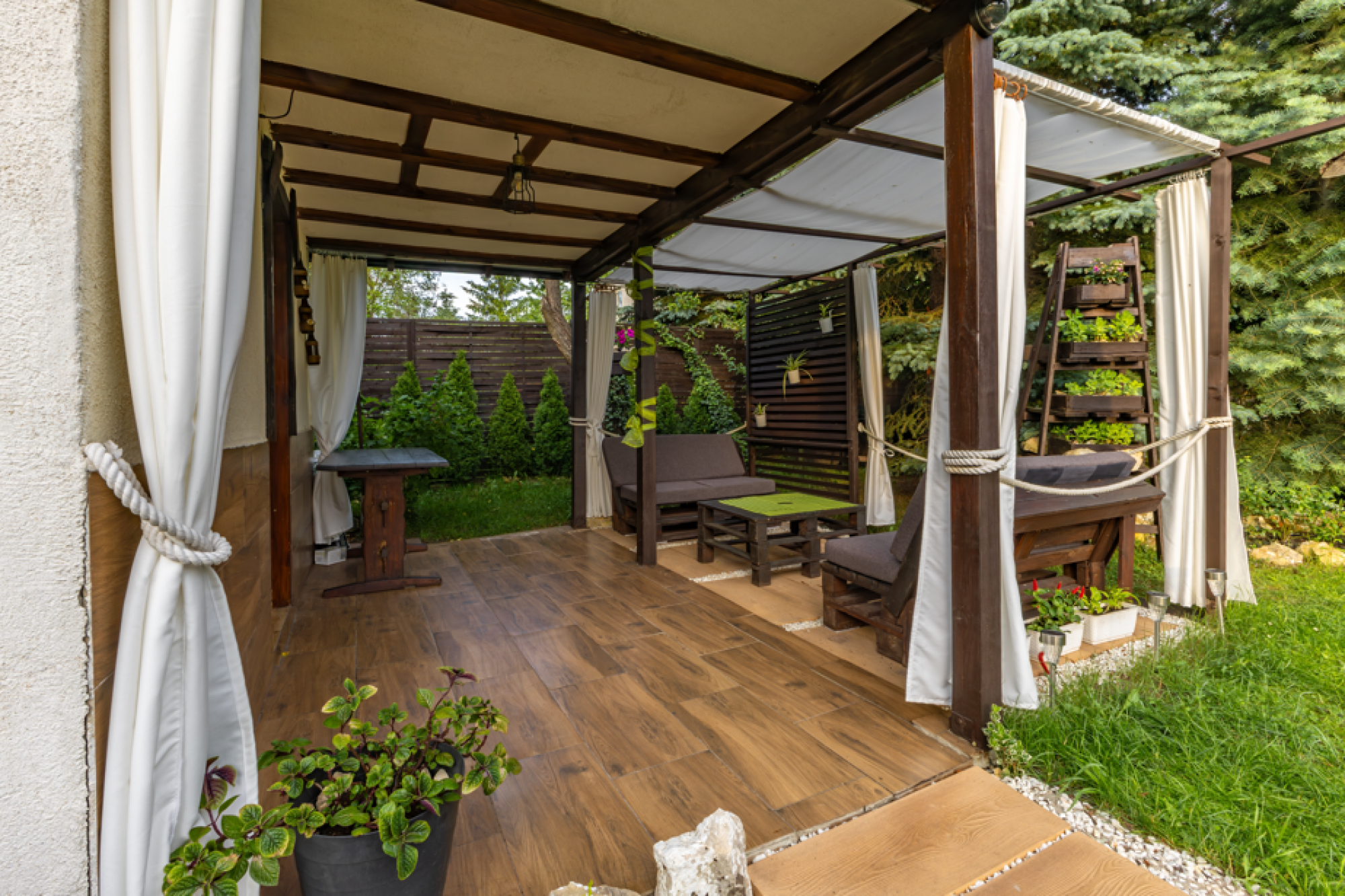 Montage de pergola en kit