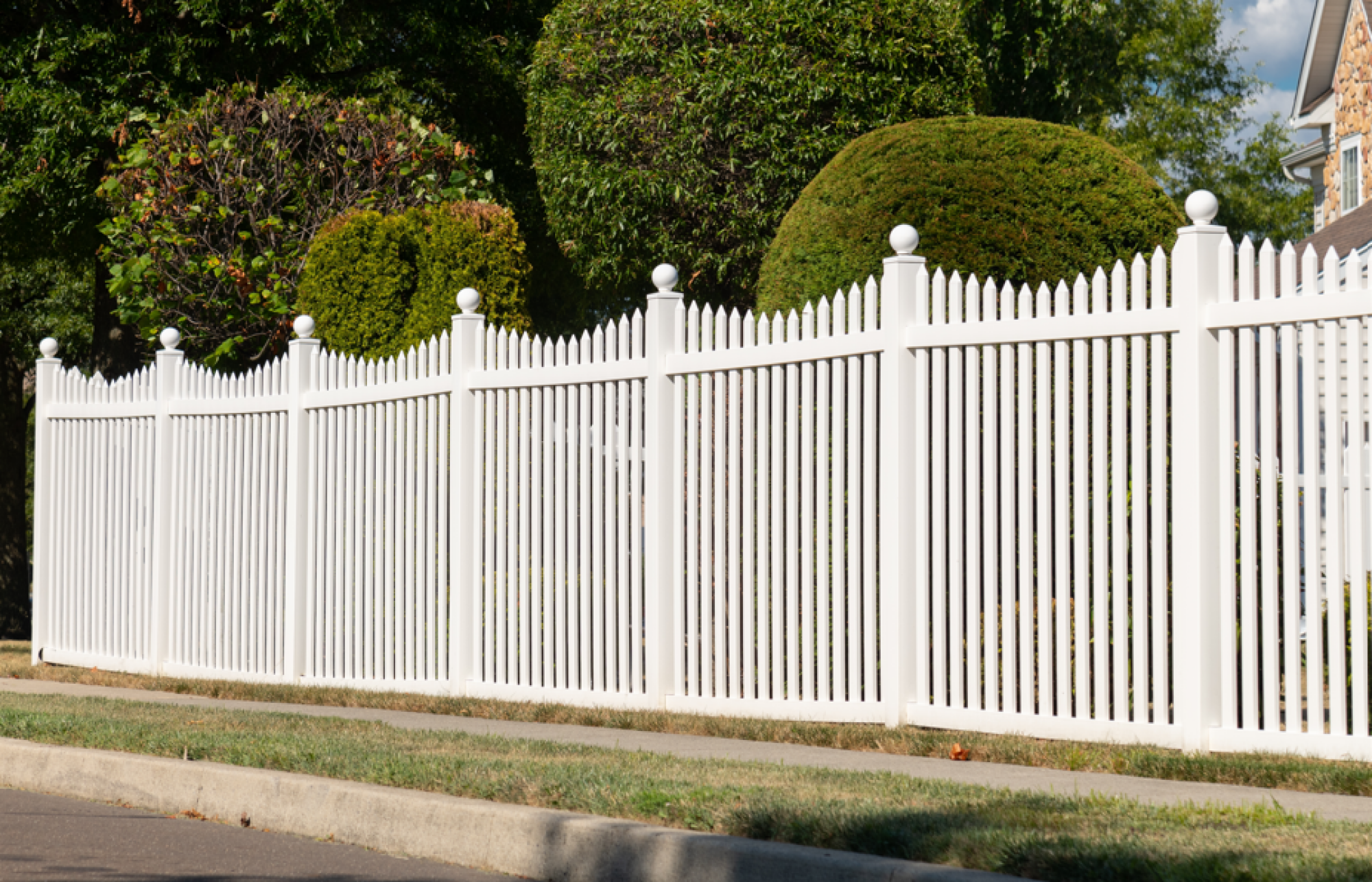 Pose de piquets de clôture
