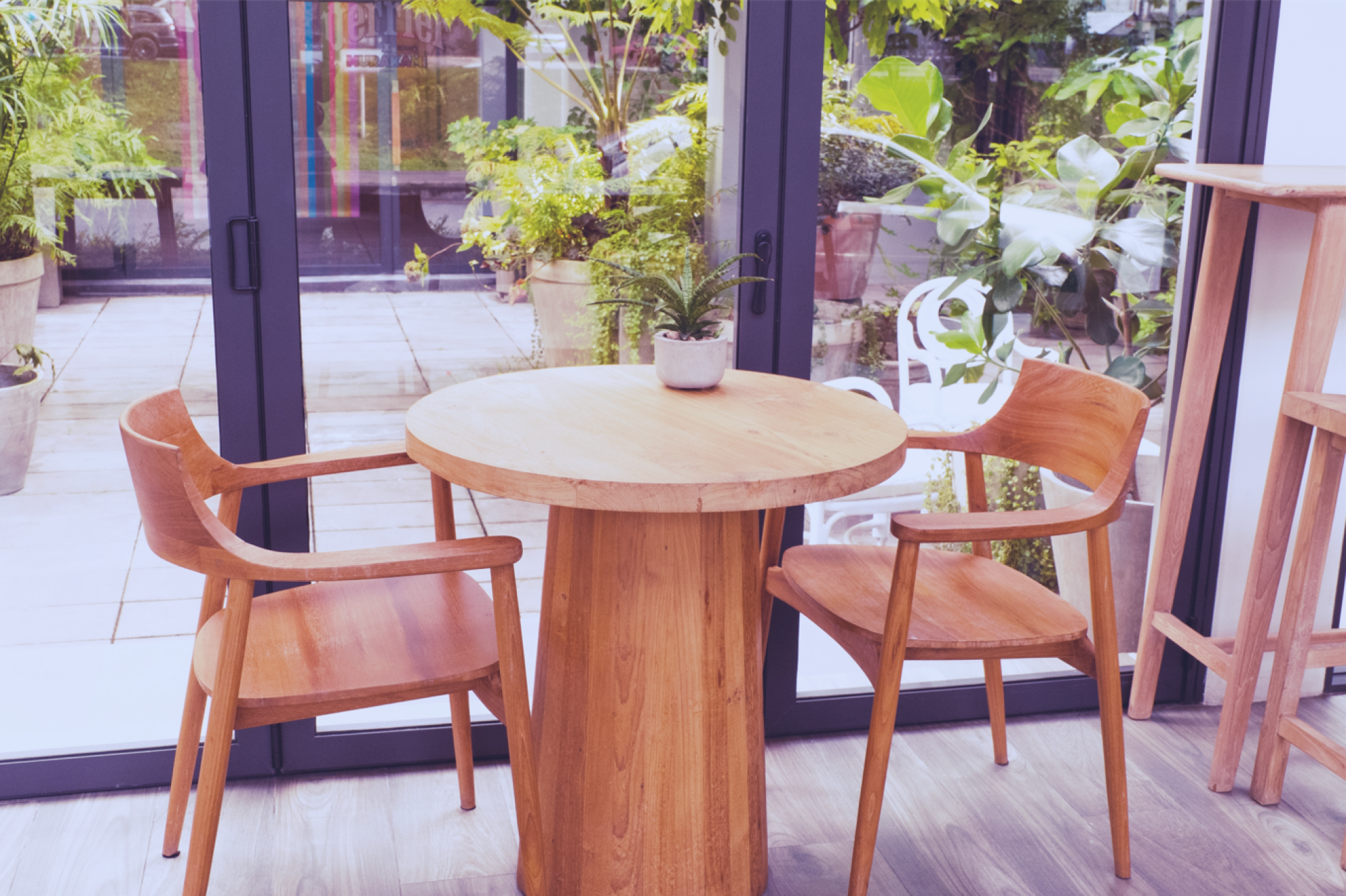 Chaise de bistrot en bois massif