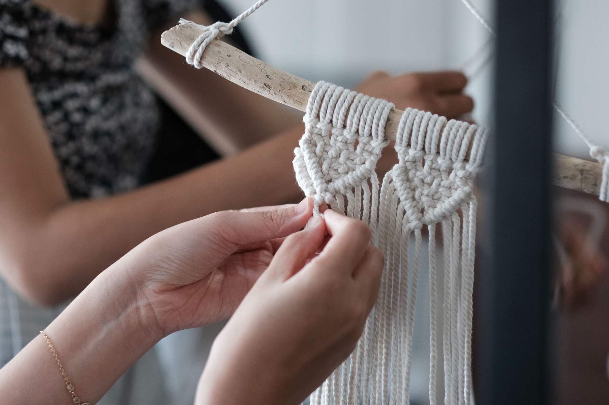 Design d'accessoires de décoration en macramé