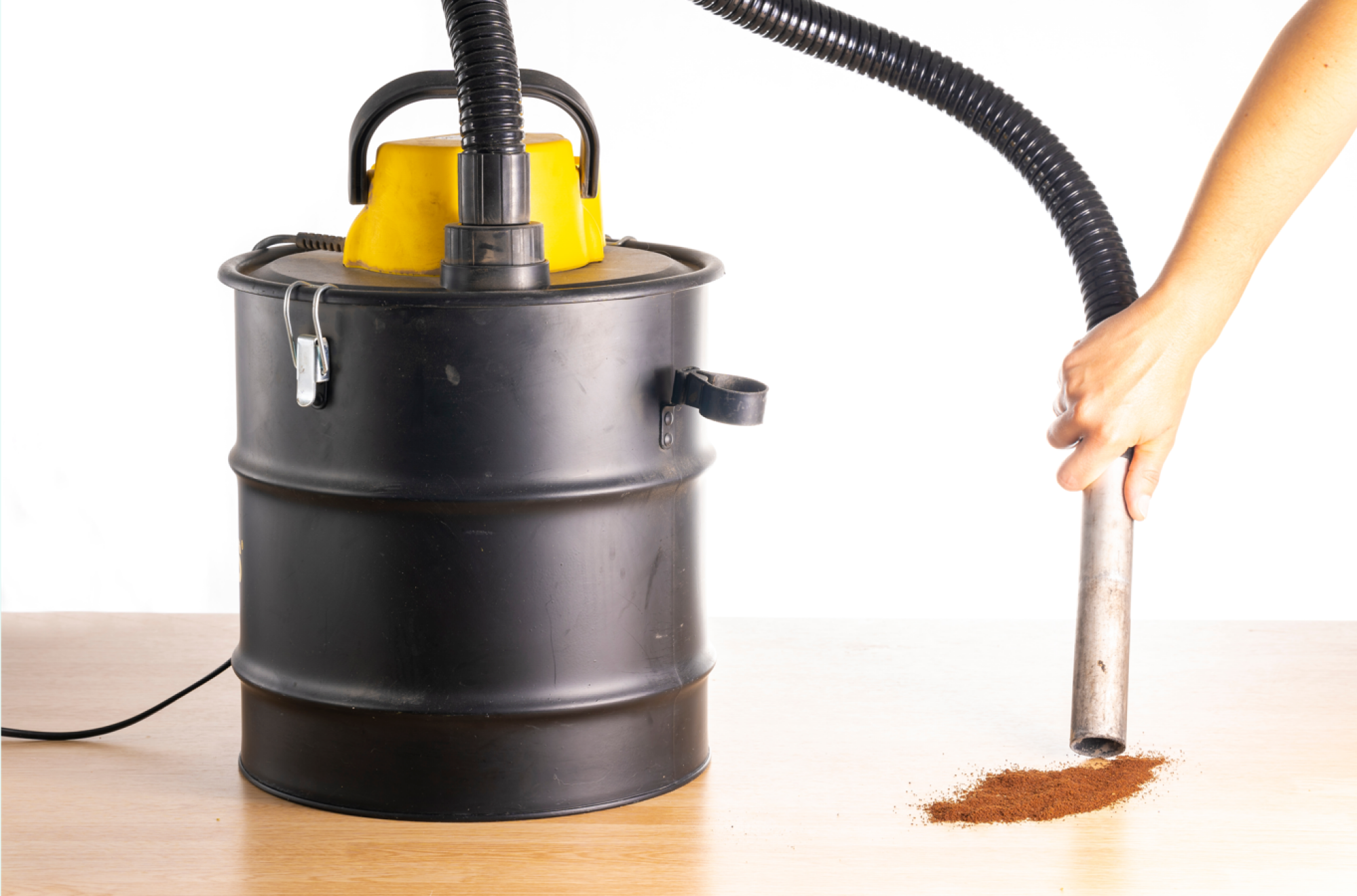 Aspirateur à cendre