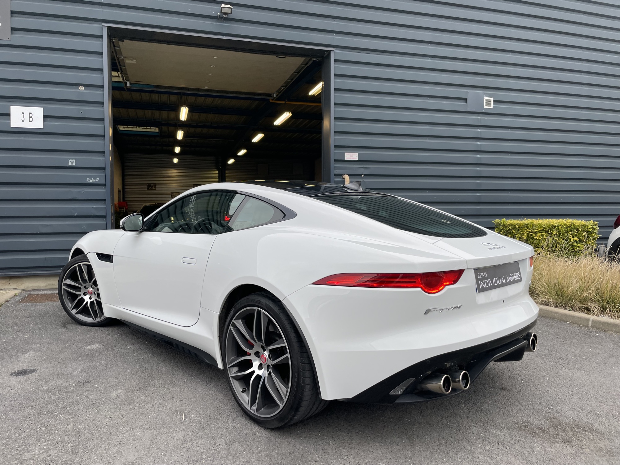 Jaguar F-Type R V8 550ch