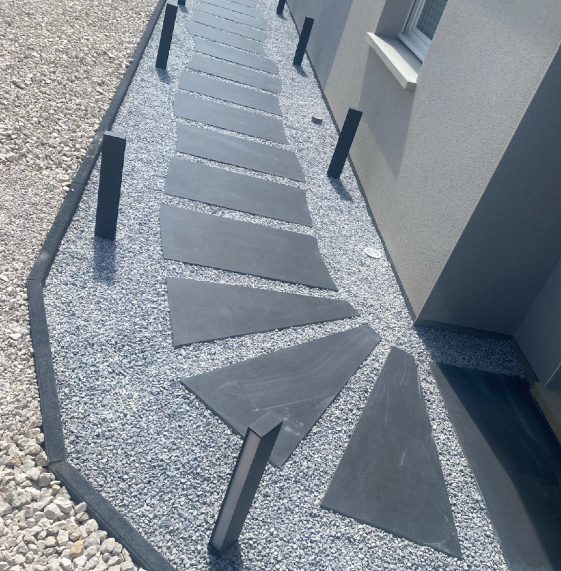 Création de massif, aménagement entrée de maison, Pa japonais, plantation des végétaux